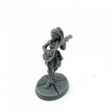 Reaper 07124: Ryelle Rainheather, Elf Bard (Alternate Sculpt) Dungeon Dwellers