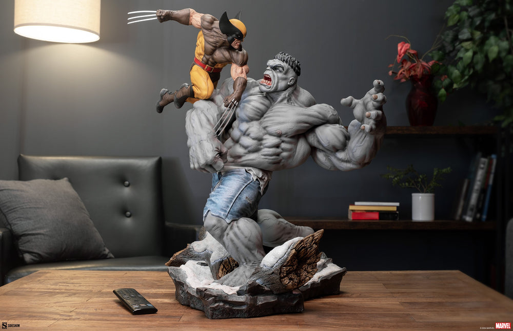 Sideshow Collectibles Grey Hulk vs. Wolverine Maquette