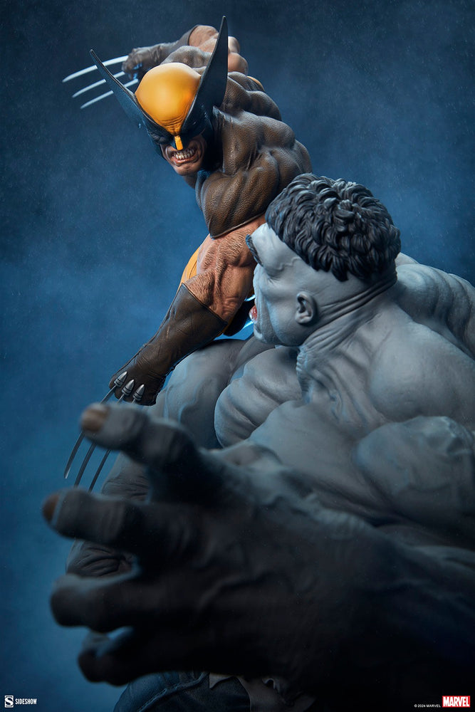 Sideshow Collectibles Grey Hulk vs. Wolverine Maquette